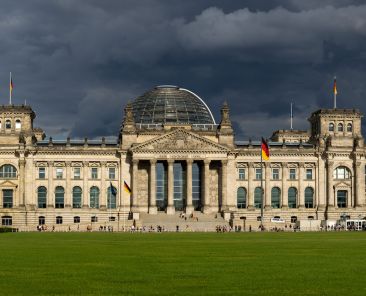 Reichstagsgebaeude_von_Westen_opt3