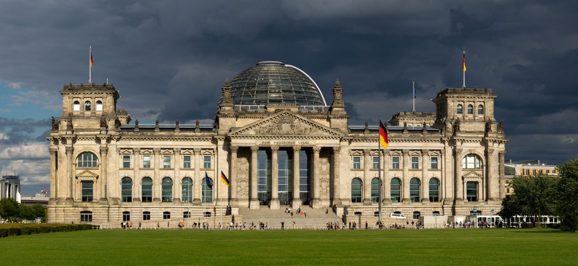 Reichstagsgebaeude_von_Westen_opt3
