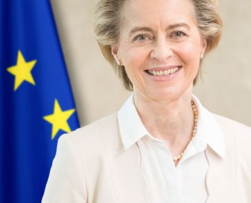 Official_Portrait_of_Ursula_von_der_Leyen_(cropped)_(2)